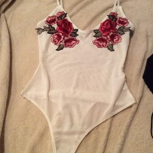 Whit mesh body suit wit roses